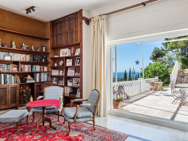 5 Bedrooms Villa in Marbella