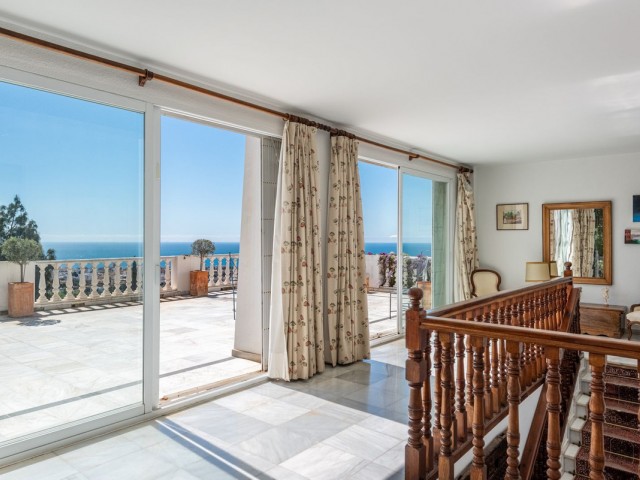 5 Bedrooms Villa in Marbella