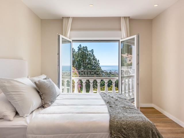 5 Bedrooms Villa in Marbella