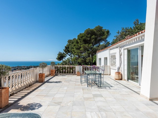 5 Bedrooms Villa in Marbella