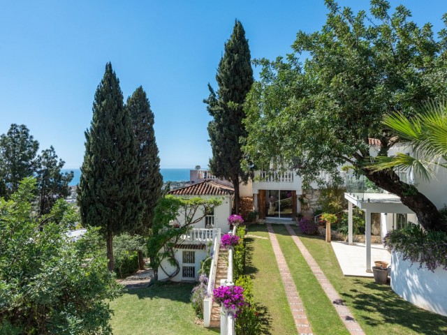 5 Bedrooms Villa in Marbella