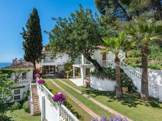 5 Bedrooms Villa in Marbella