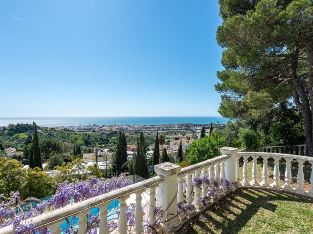 5 Bedrooms Villa in Marbella