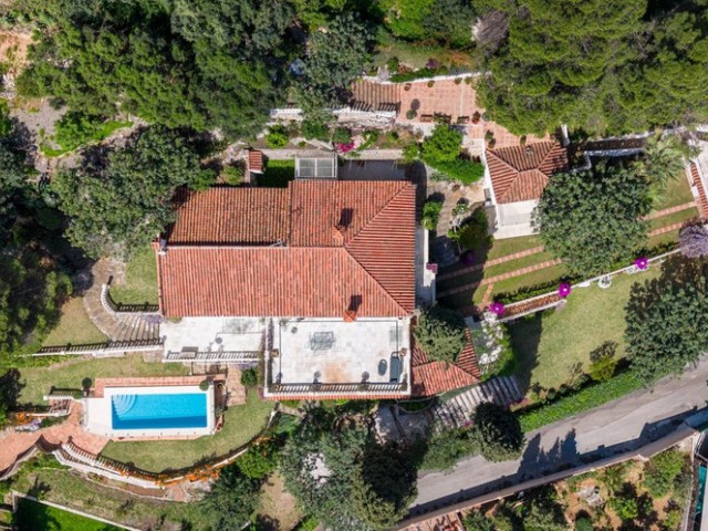 5 Bedrooms Villa in Marbella