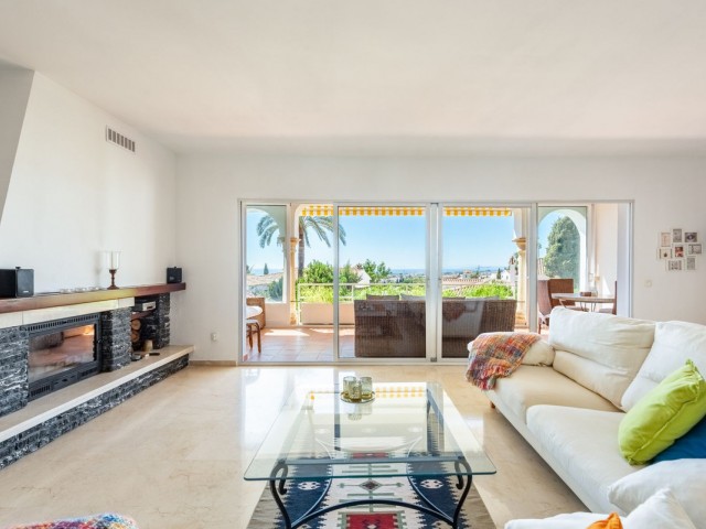 2 Bedrooms Townhouse in El Paraiso