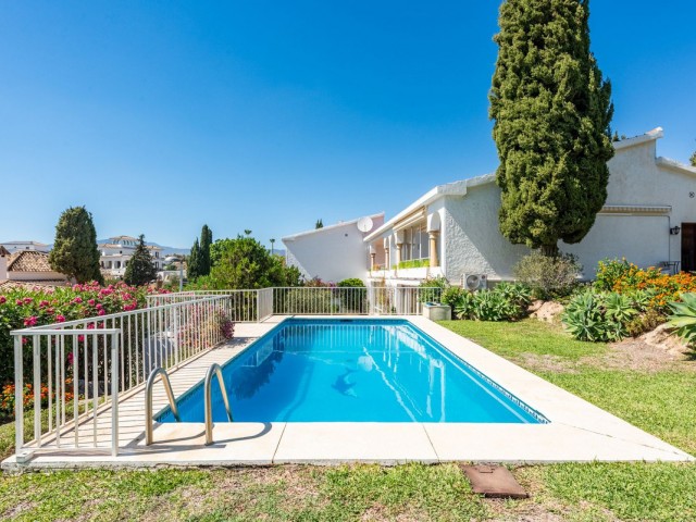 2 Bedrooms Townhouse in El Paraiso