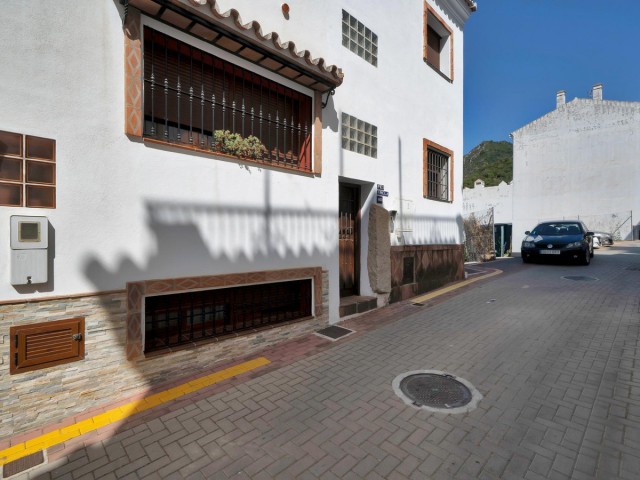 Maison mitoyenne avec 6 Chambres  à Ojén