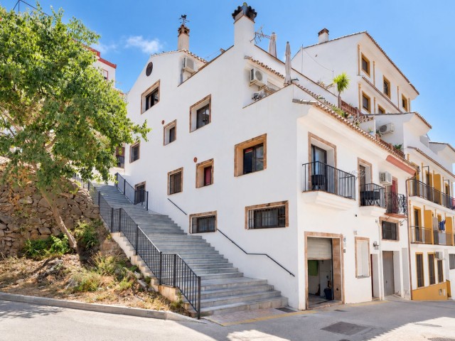 Maison mitoyenne avec 6 Chambres  à Ojén