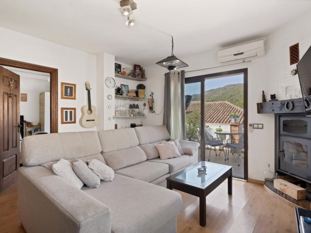 Maison mitoyenne avec 6 Chambres  à Ojén
