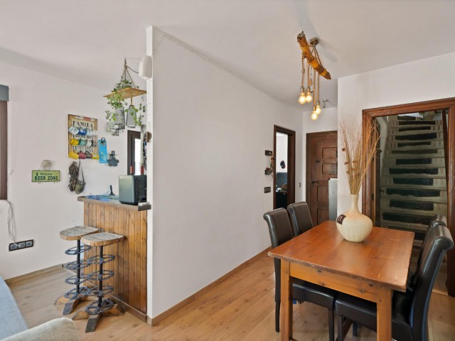 Maison mitoyenne avec 6 Chambres  à Ojén