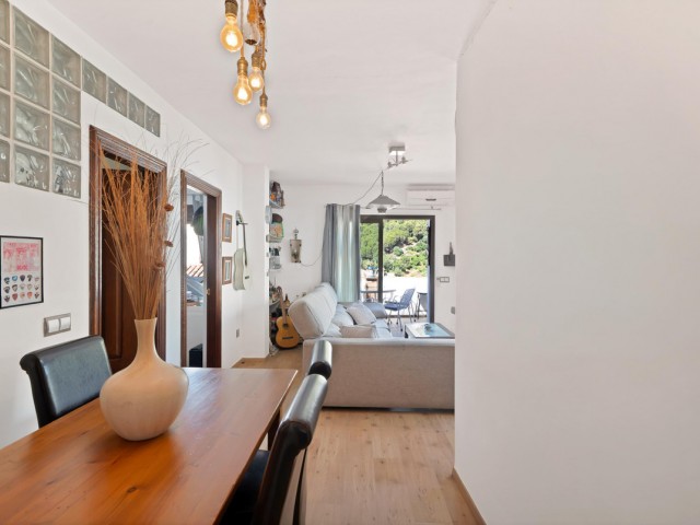 Maison mitoyenne avec 6 Chambres  à Ojén