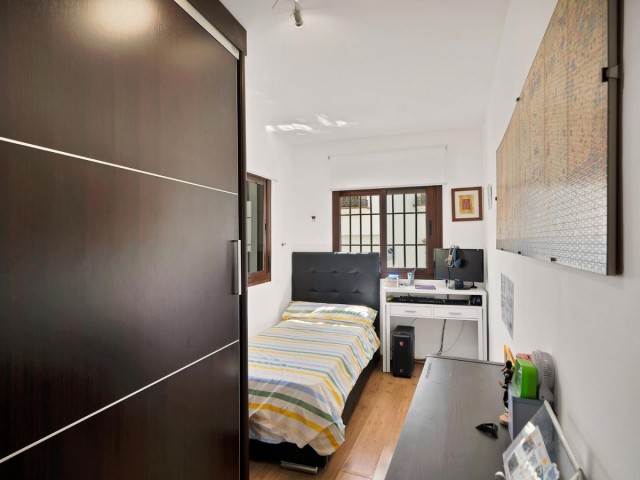 Maison mitoyenne avec 6 Chambres  à Ojén