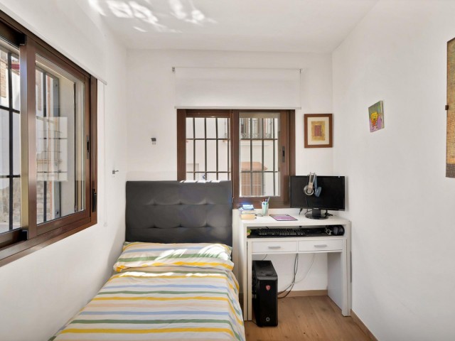 Maison mitoyenne avec 6 Chambres  à Ojén