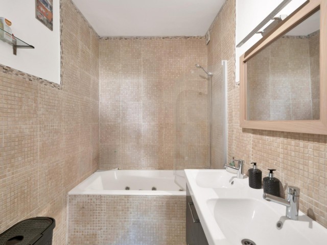 Maison mitoyenne avec 6 Chambres  à Ojén