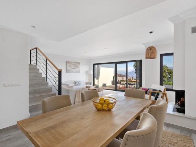 Maison mitoyenne avec 3 Chambres  à La Mairena