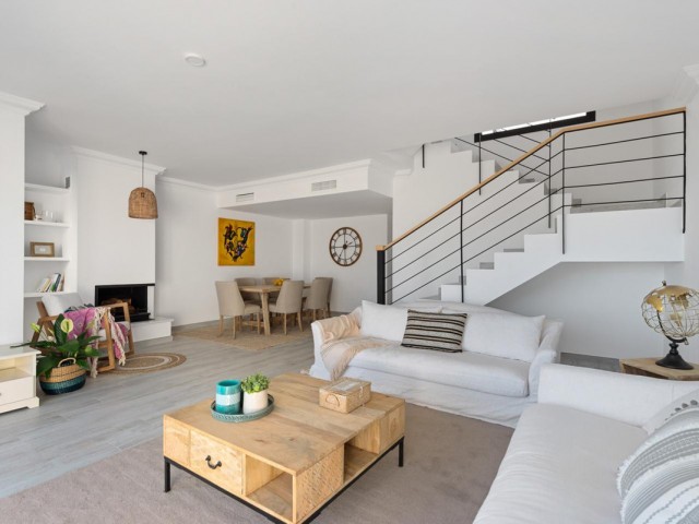 Maison mitoyenne avec 3 Chambres  à La Mairena