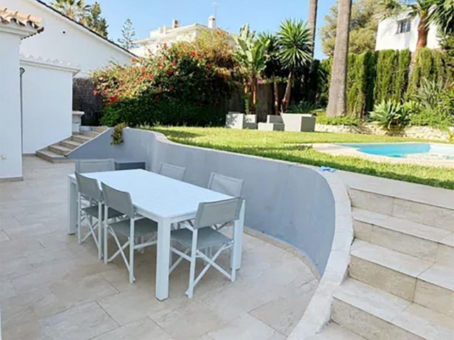 Villa avec 3 Chambres  à Nueva Andalucía