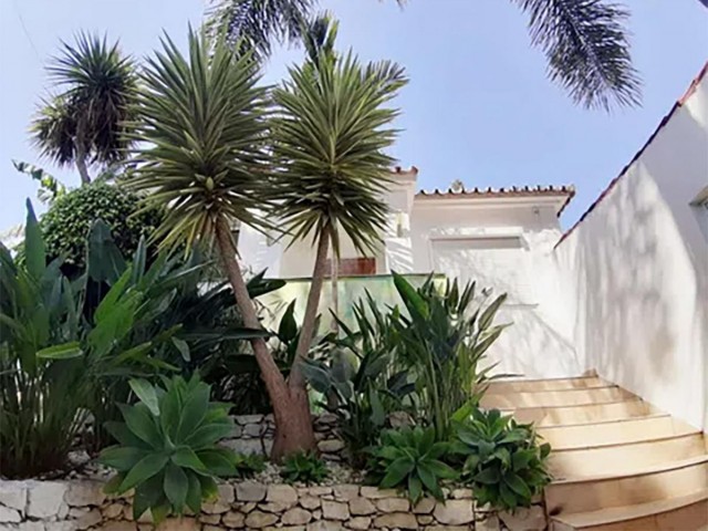 Villa avec 3 Chambres  à Nueva Andalucía