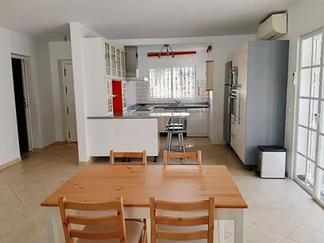Villa avec 3 Chambres  à Nueva Andalucía