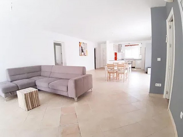 Villa avec 3 Chambres  à Nueva Andalucía